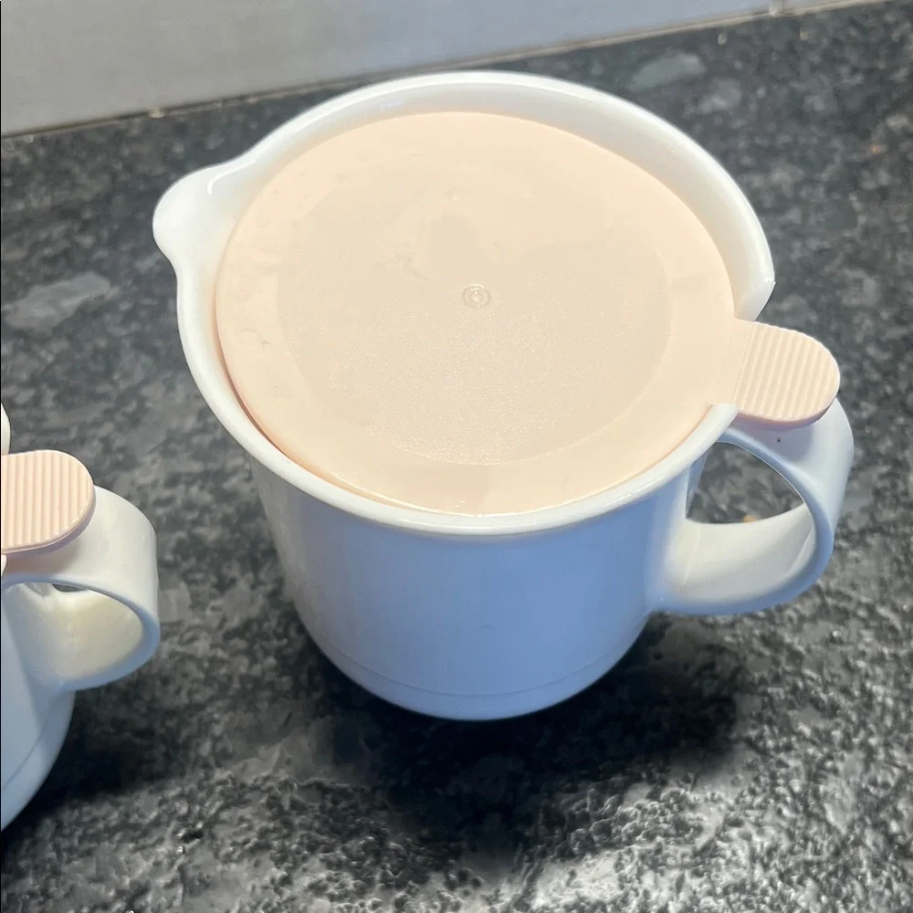 GIFT IDEA. Sugar and Creamer set. Vintage Tupperware White and Pink